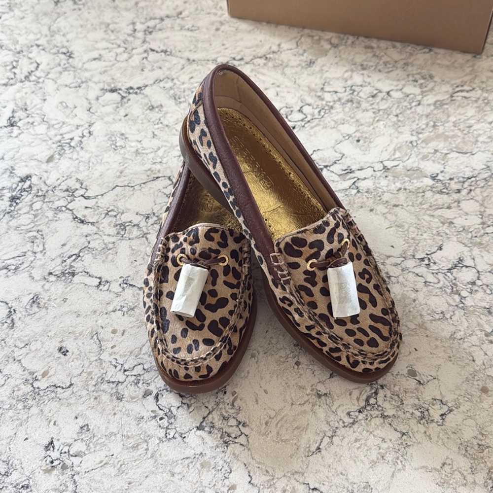 Leopard print flat loafer